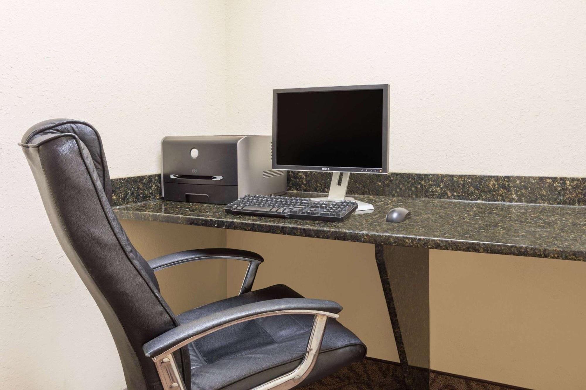 Days Inn By Wyndham Semmes Mobile Extérieur photo
